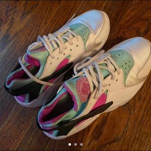 woman’s hurrache size 9